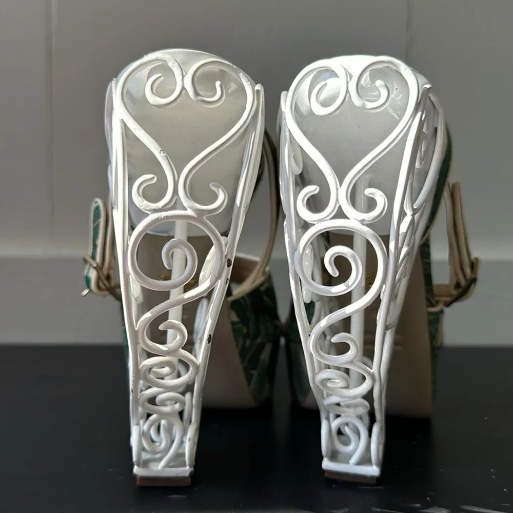 Charlotte Olympia Garden Party with White Wire Heels - Picture 4 of 9